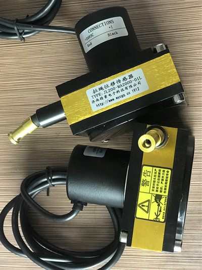 影响拉绳距离位移传感器精度的因素有哪些？