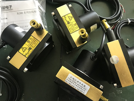 激光位移传感器的原理及相关特点