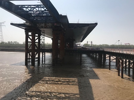 极悦娱乐-为齐鲁黄河大桥项目提供液压同步顶升系统