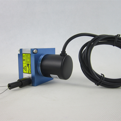 拉绳位移传感器在运行期间的防尘装置 