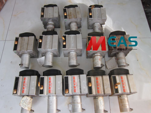 电流拉绳位移传感器通电以后没有信号是什么原因？