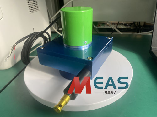 拉线位移传感器信号无输出时变频器不能正常工作