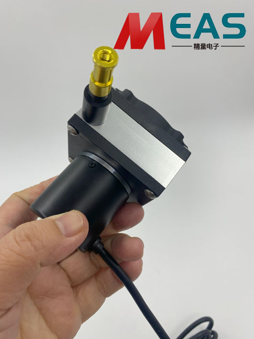 电压拉绳位移传感器确保了信号的稳定传输