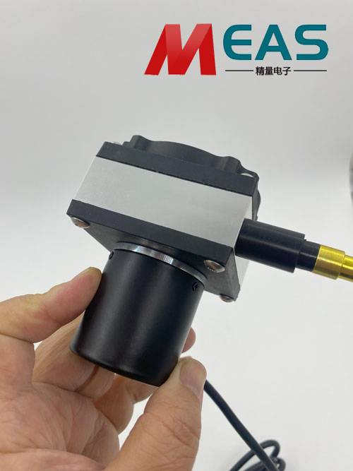 拉绳位移传感器每一次测量都伴随着电压的微妙变化
