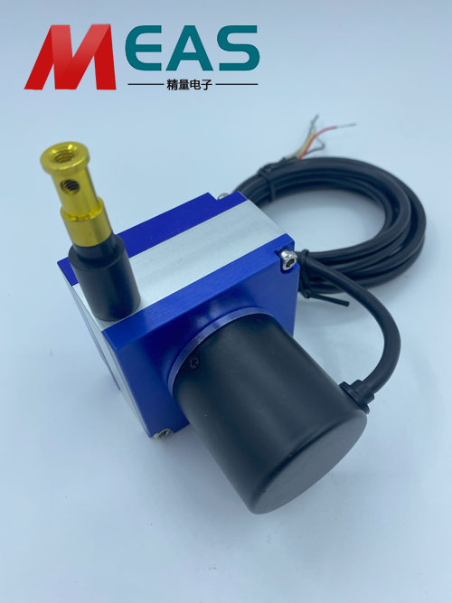 拉线位移传感器确保每一个偏移都被精准采集并校正