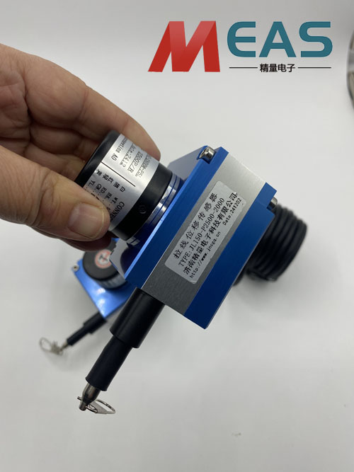 拉线位移传感器检测到将发生超量程时系统会发出警告