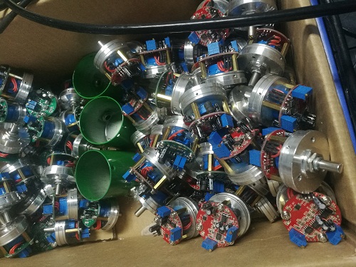 万向旋转拉线式位移传感器