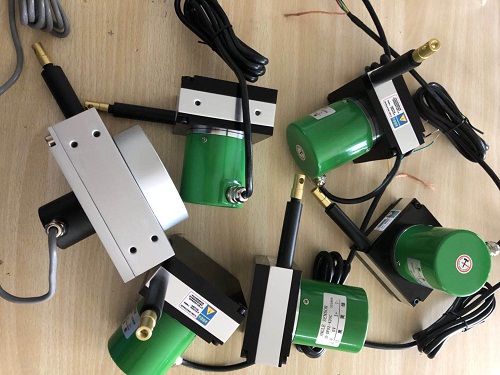 直线式位移传感器