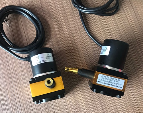 选择4-20MA两线制位移传感器的特点