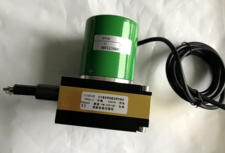 如何排除和判断磁场对位移传感器引起的故障？