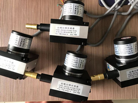 拉线位移传感器在使用和参数中有哪些要点？