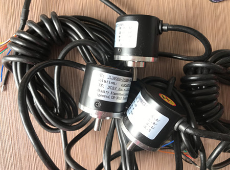 拉绳位移传感器在工作中引起的电阻变化