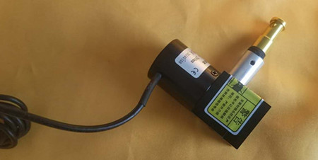 极悦娱乐拉线位移传感器有哪些特性参数？