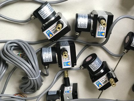 选择直线位移传感器注意事项？