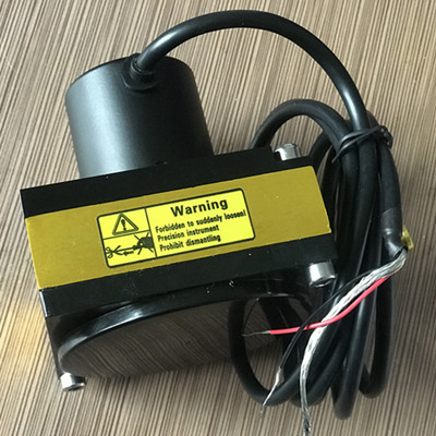 影响拉绳距离位移传感器精度的因素有哪些？