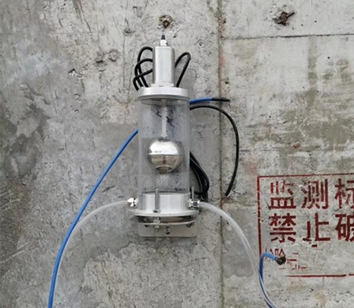 磁致伸缩位移传感器在油罐中的使用特点