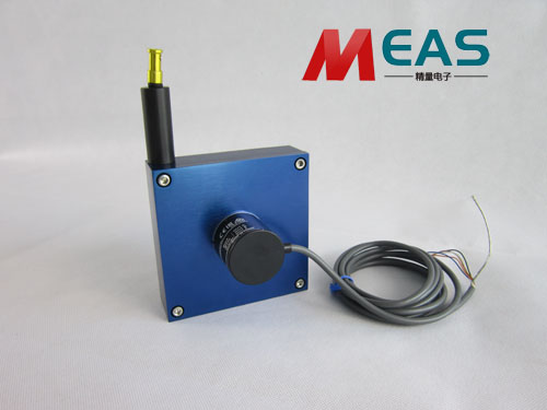 影响拉线位移传感器精度的原因有哪些？