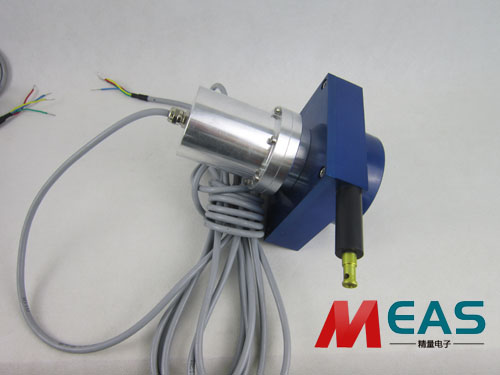 拉线位移传感器用在万能试验机上的使用情况