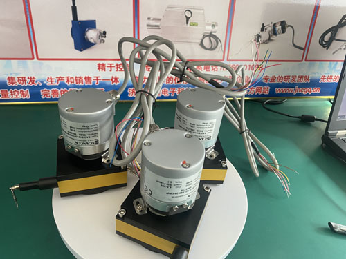 拉线位移传感器通断电时会产生瞬间的反向高压