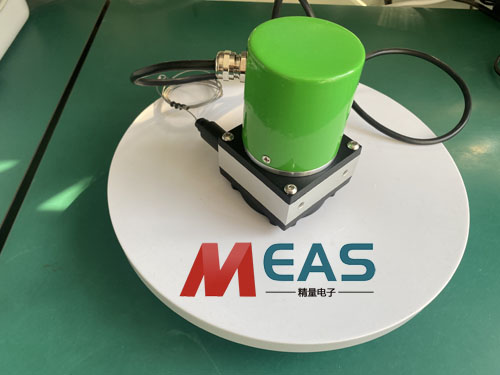 拉线位移传感器在工作中呈直线状态移动