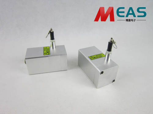 拉绳位移传感器产品两侧及底部均预留安装螺孔